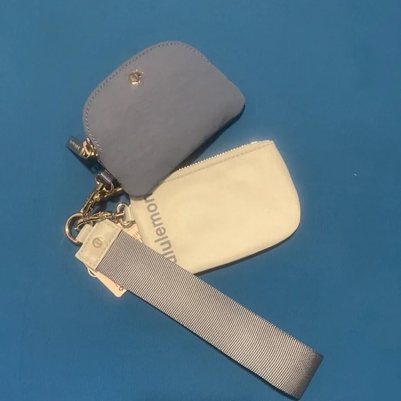 LULULEMON DUAL POUCH WRISTLET IN POWDER/UTILITY BLUE - Picture 9 of 9